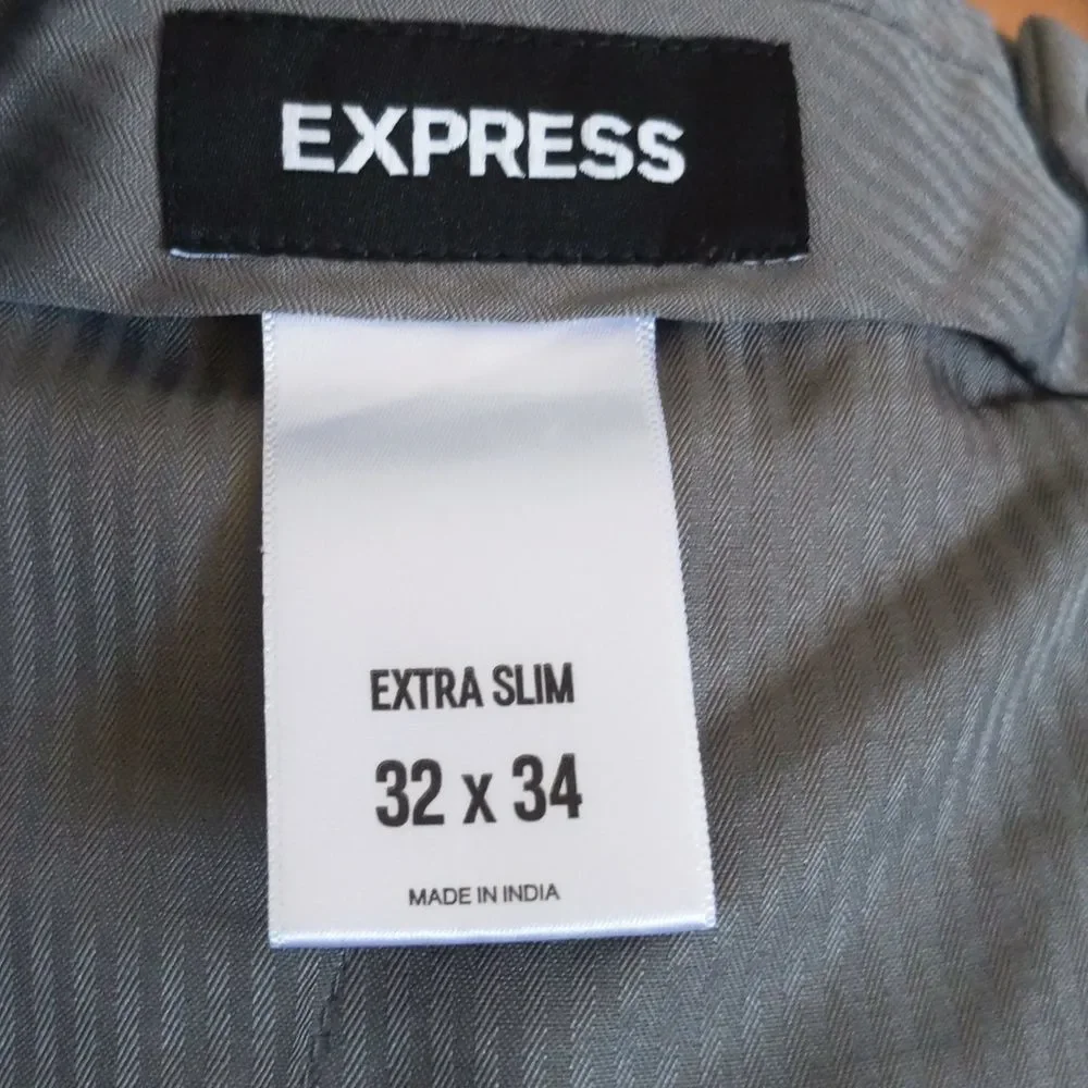 Express Men's medium gray suit, Extra Slim, jacket size 44, pants 32x34, EUC